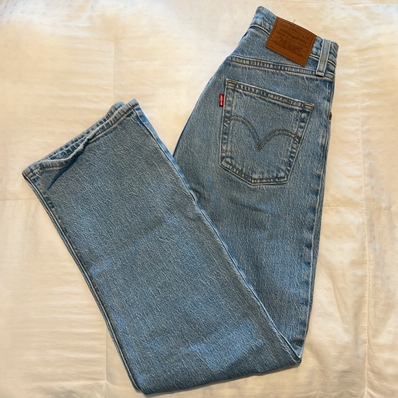 Levi’s Ribcage Straight Ankle Jeans - Picture 2 of 2
